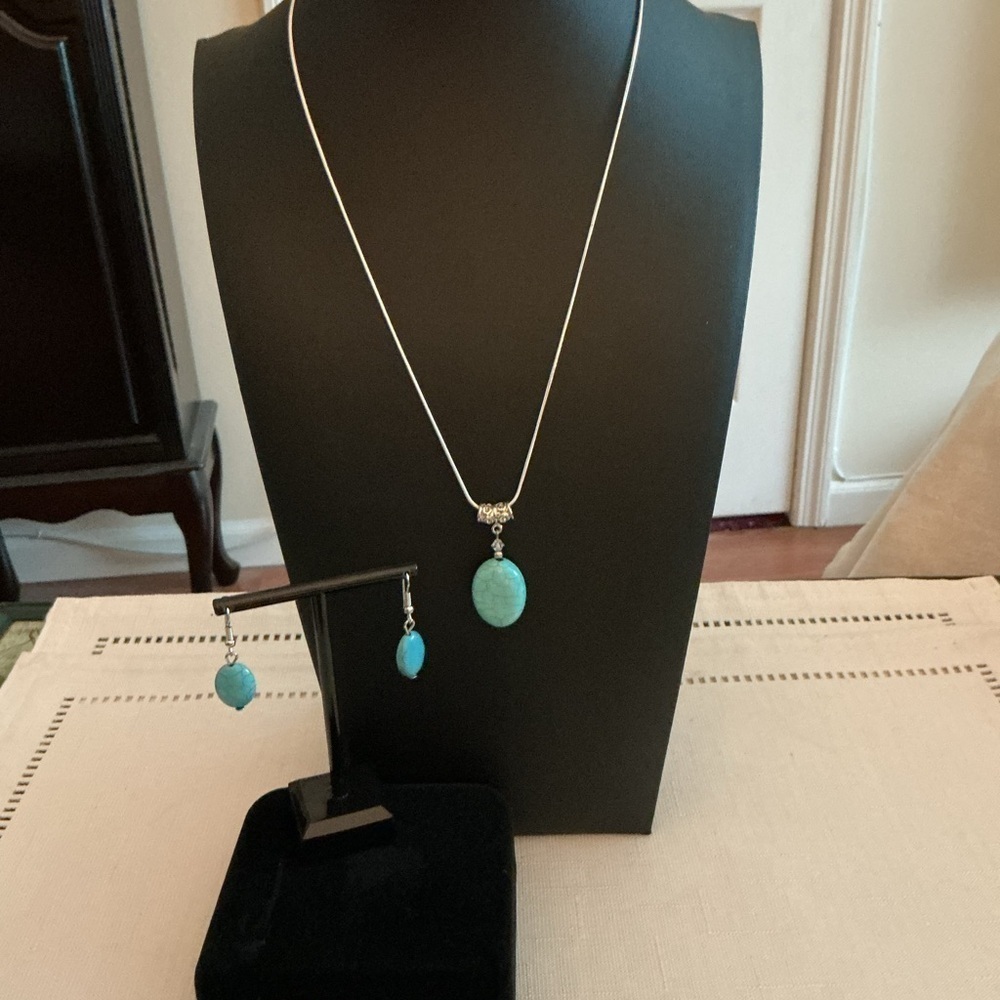 Howlite Silver Tone Pendant Necklace and Earrings Set